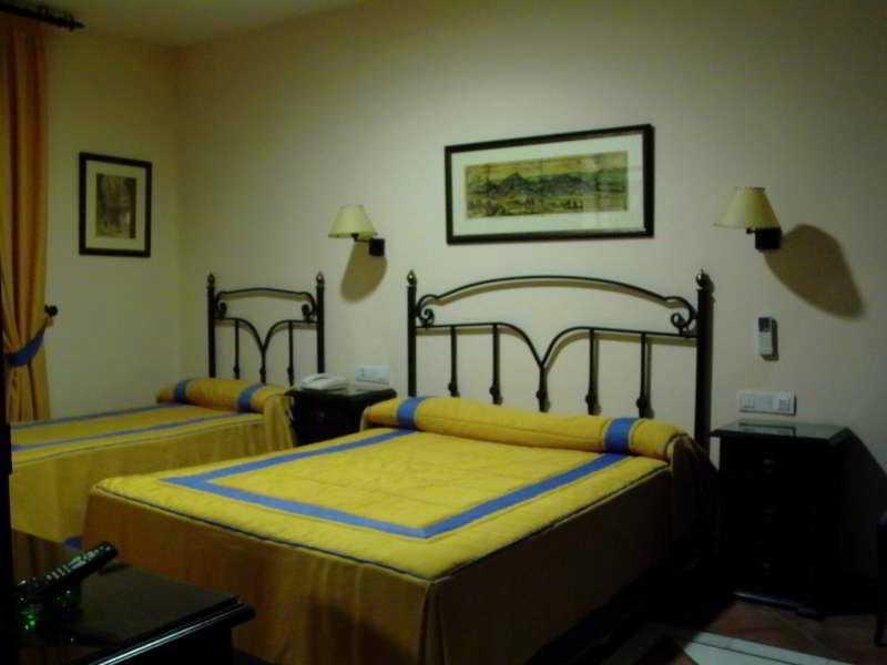 Hotel Calderon Cenes De La Vega Quarto foto