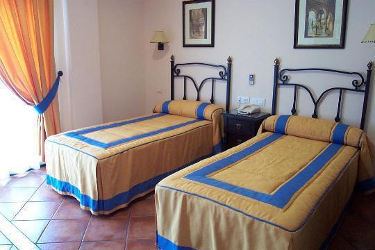 Hotel Calderon Cenes De La Vega Quarto foto